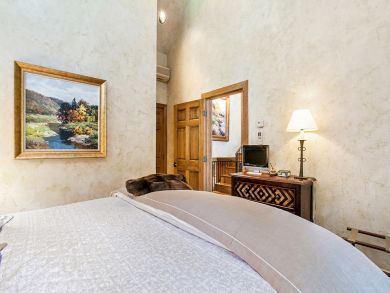 Vail vacation Home Sleeps Ten Guests.